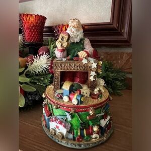Rare Vintage 1981 Santa Clause
Christmas Train Musical Box